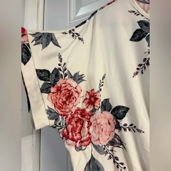 Floral Knot Front Top✨ - Picture 3 of 8